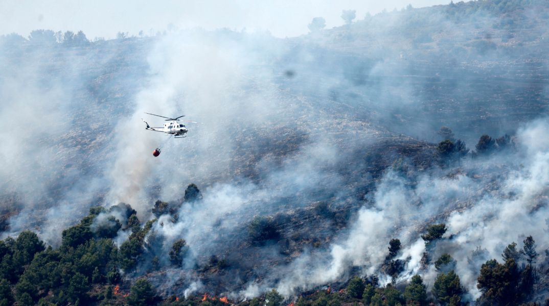 Η ελληνική αποστολή εναέριων μέσων στις πυρκαγιές της Ισπανίας παρατείνεται για 24 ώρες, μετά από αίτημα του Ευρωπαϊκού Κέντρου Συντονισμού 