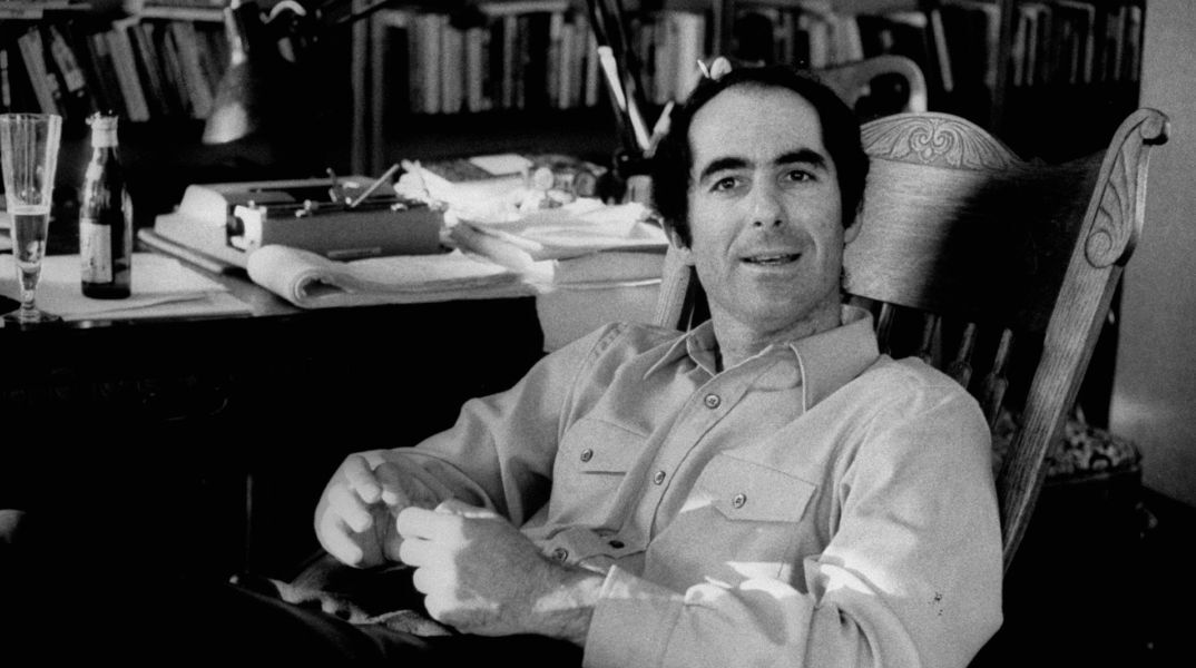 Φίλιπ Ροθ: «Παντρεύτηκα έναν κομμουνιστή» - Το παράλογο της ζωής και της κοινωνίας