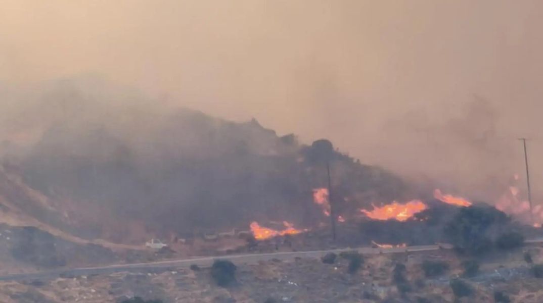 Ανεξέλεγκτη η φωτιά στο Ρέθυμνο: Πάνω από 15 χιλιόμετρα το πύρινο μέτωπο - Ριπαίοι άνεμοι έως 11 μποφόρ