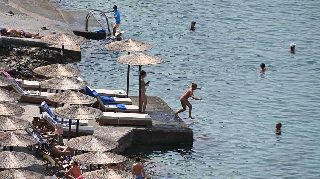 Βουτιές στη θάλασσα