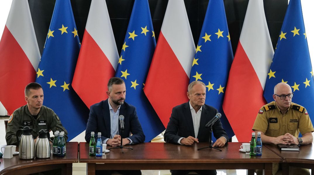 Η Πολωνία εκτιμά ότι ρωσικός πύραυλος έπεσε σε χωράφι κοντά στα σύνορα - ΝΑΤΟ, ΕΕ και Γαλλία καταδικάζουν την παραβίαση, η Ουκρανία προσφέρει συνδρομή 