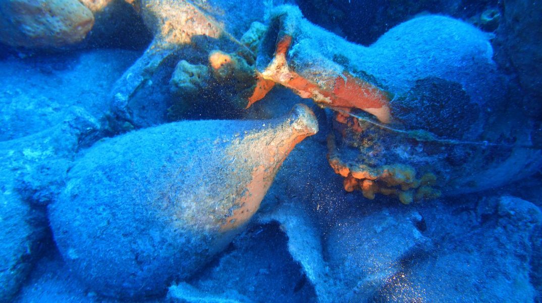 Αρχαίο ναυάγιο με 600-650 αμφορείς εντοπίστηκε στην Άνδρο - Το ΥΠΠΟ ανακοίνωσε ότι χρονολογούνται στα τέλη 5ου-αρχές 4ου αι. π.Χ. και θα μελετηθούν περαιτέρω