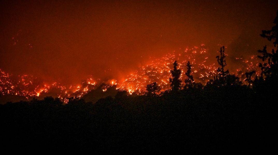 Τραγική ιστορία οικογένειας Βρετανών: Θα μετακόμιζε σε σπίτι στην Αιγιάλεια, αλλά καταστράφηκε στις πυρκαγιές