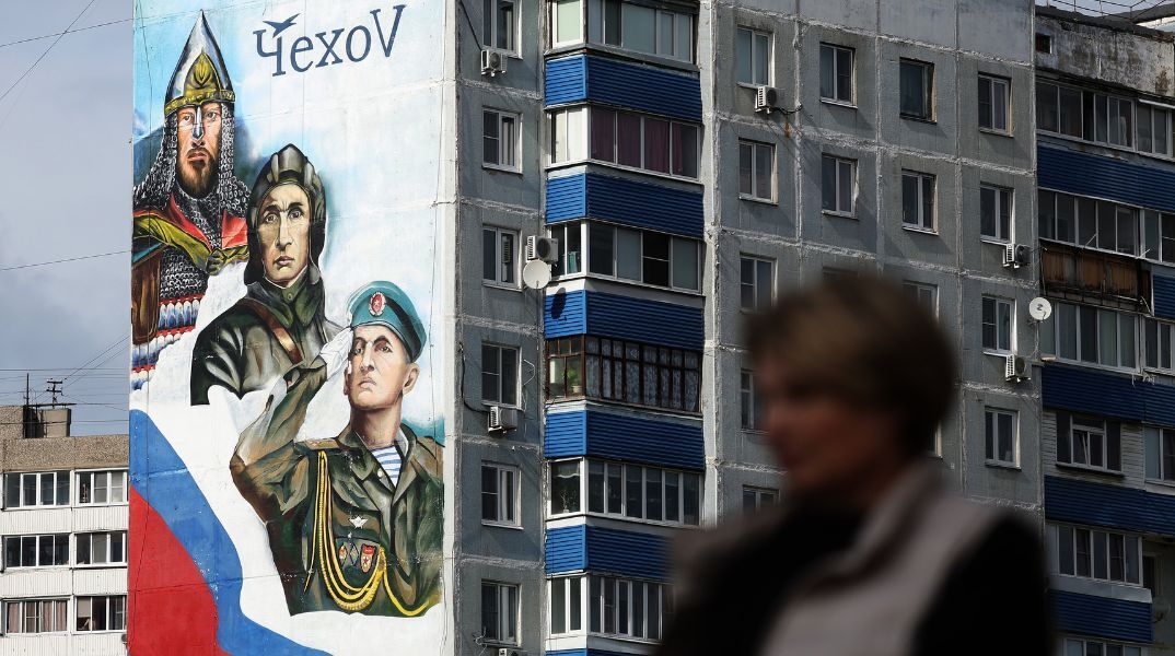 Κύμα απάτης στη Ρωσία με «μαύρες χήρες» που παντρεύονται στρατιώτες πριν σταλούν στο μέτωπο της Ουκρανίας για να εισπράξουν τις αποζημιώσεις θανάτου.