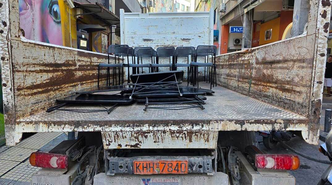 Δήμος Αθηναίων: «Σκούπα» σε παράνομα τραπεζοκαθίσματα