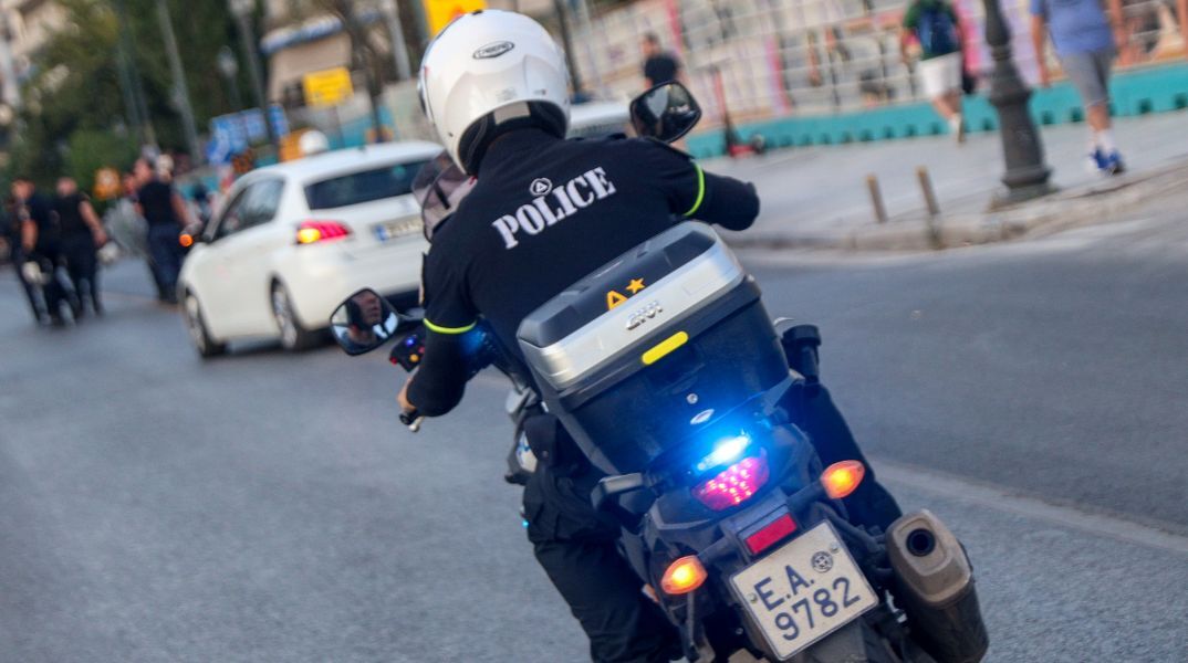 Δύο αστυνομικοί της ΔΙΑΣ τραυματίστηκαν σε τροχαίο στο Λαγονήσι - Σύγκρουση με ΙΧ που επιχείρησε αναστροφή - Νοσηλεύονται στο 401 