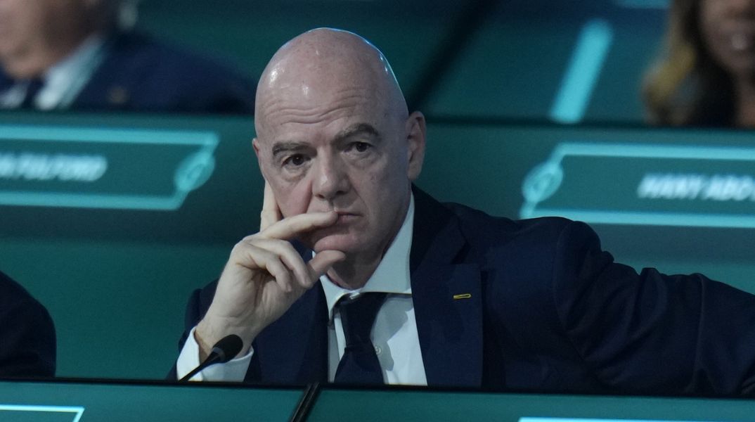 Η FIFA καταγγέλλει οργανωμένη προσπάθεια δυσφήμισης του Τζιάνι Ινφαντίνο, μετά τις αναφορές για «αποζημίωση αποχώρησης» σε πρώην υπάλληλο της UEFA