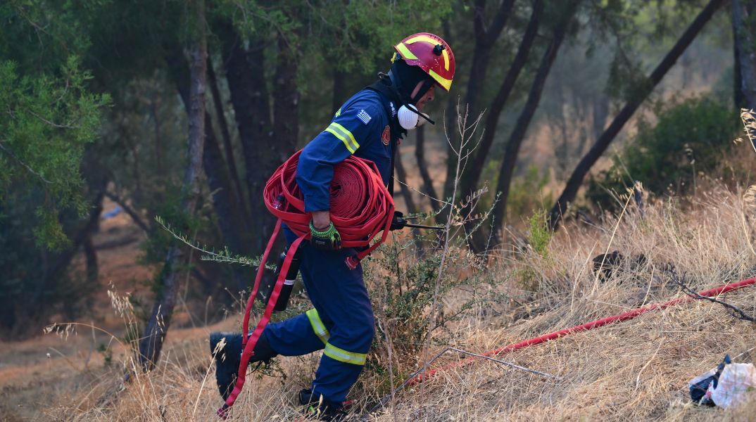 Σε κατάσταση Red Code τέθηκαν Αττική, Πελοπόννησος, Κρήτη, Στερεά Ελλάδα και Αιγαίο - Αυξημένη ετοιμότητα και συνεδριάσεις συντονιστικών οργάνων.