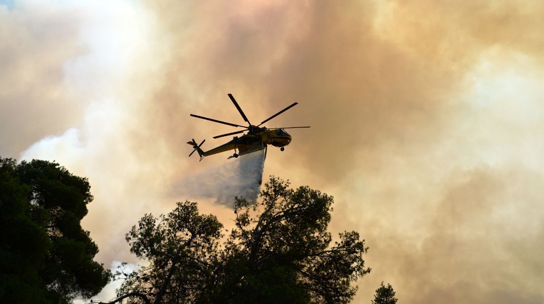 Πυρκαγιά ξέσπασε στο Σπήλαιο Ορεστιάδας στον Έβρο - Επιχειρούν 8 πυροσβέστες, 4 οχήματα και ένα ελικόπτερο - Η περιοχή σε κίνδυνο κατηγορίας 3