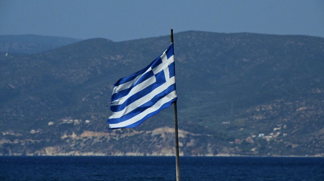 Αλλάζει ο καιρός με μπόρες και αισθητή δροσιά πριν τον Δεκαπενταύγουστο, σύμφωνα με τον Σάκη Αρναούτογλου - Βελτίωση ανήμερα, πού θα χρειαστεί μπουφάν.