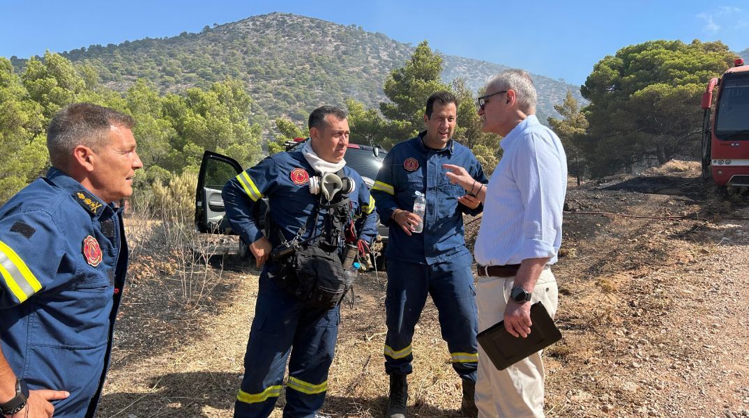 Στον Κουβαρά βρέθηκε ο Ευάγγελος Τουρνάς - Βελτιωμένη η εικόνα της φωτιάς, με επίγειες και εναέριες δυνάμεις να αντιμετωπίζουν καπνογόνες εστίες