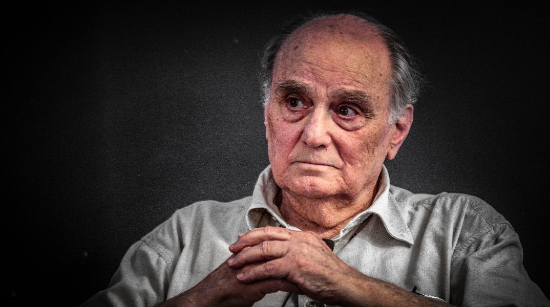 Ο Κωστής Χατζηδάκης αποχαιρετά τον Στέλιο Ράμφο, μιλώντας για τον κορυφαίο διανοητή και την πνευματική του παρακαταθήκη. 