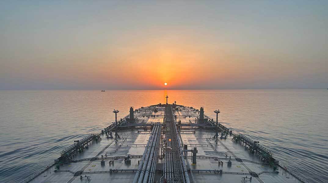 Τάνκερ με πετρέλαιο κατευθύνεται στα Στενά του Ορμούζ