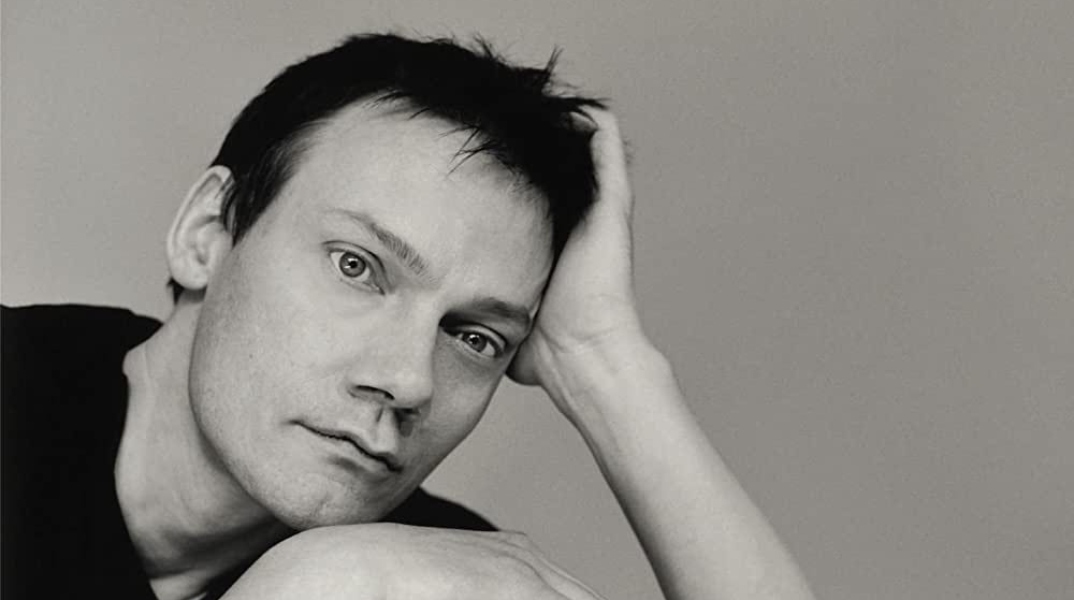 William Orbit (1956–2026): Η ζωή, ο ήχος και η κληρονομιά του παραγωγού που ένωσε την electronica με την pop, από τη Madonna μέχρι τους Blur