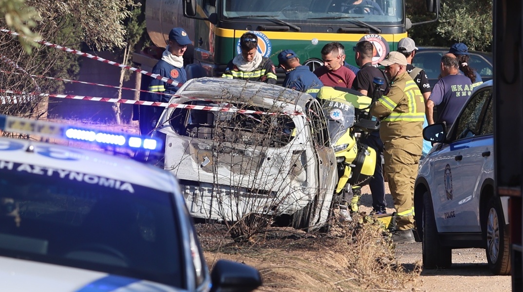 Απανθρακωμένη σορός μέσα σε αυτοκίνητο στα Σπάτα