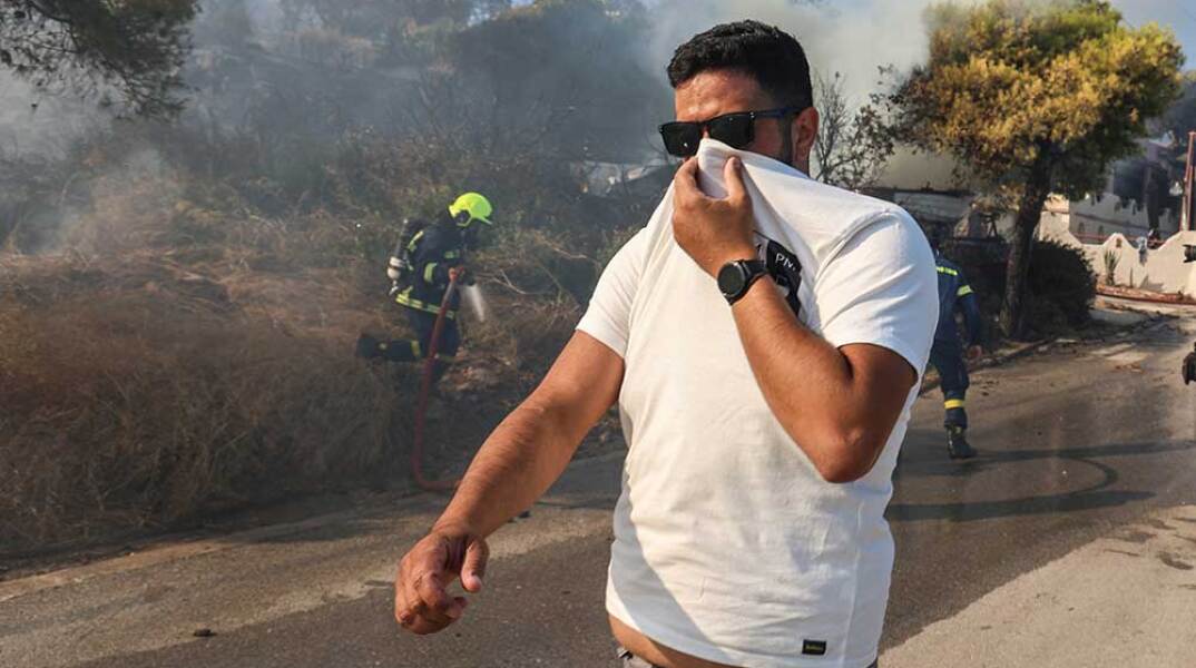 Φωτιά στη Σαλαμίνα