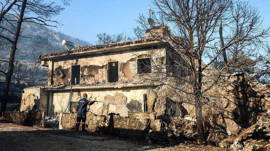 Τα αναπάντητα ερωτήματα για το πώς ξεκίνησε η φωτιά στη Σαλαμίνα