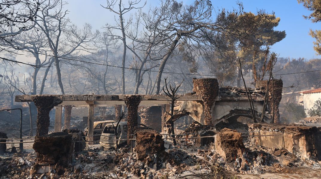 Φωτιά στη Σαλαμίνα: Μια τραυματίας σε σοβαρή κατάσταση - Φέρει εγκαύματα δεύτερου βαθμού περίπου στο 25% του σώματός της