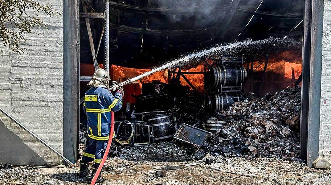 Φωτιά σε αποστακτήριο στο Ρέθυμνο