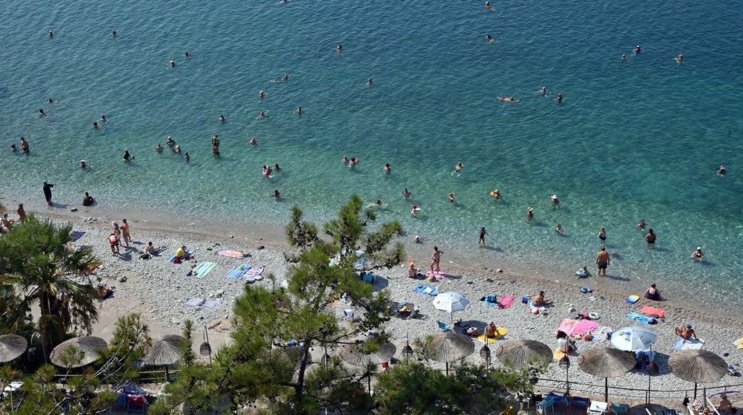 Καιρός: Μέχρι τους 37 βαθμούς η θερμοκρασία την Τρίτη - Σε ποιες περιοχές θα βρέχει