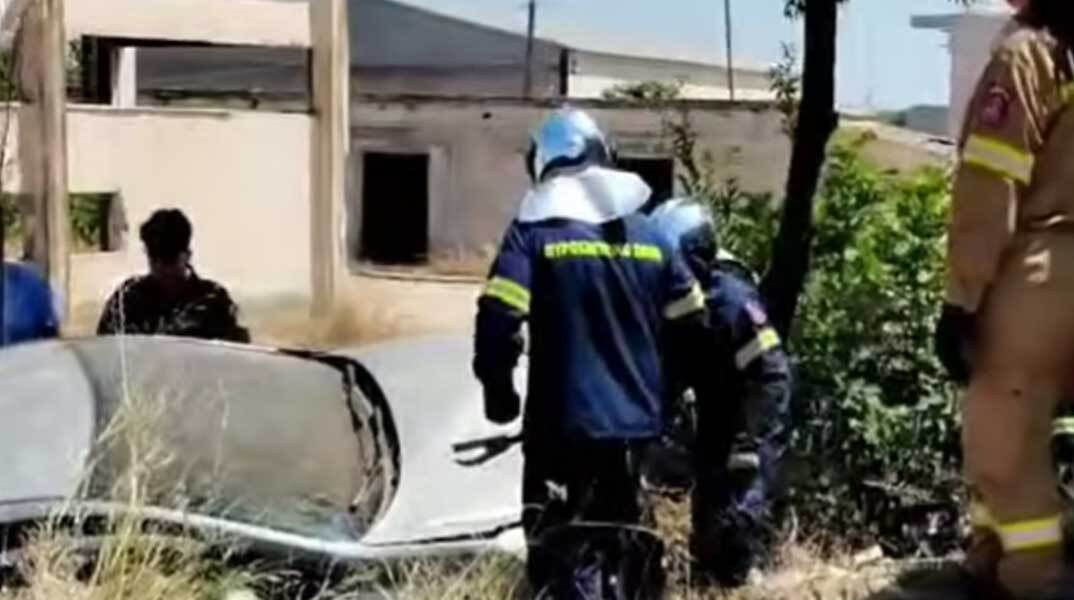Αυτοκίνητο στην Κόρινθο κατέληξε σε οικόπεδο