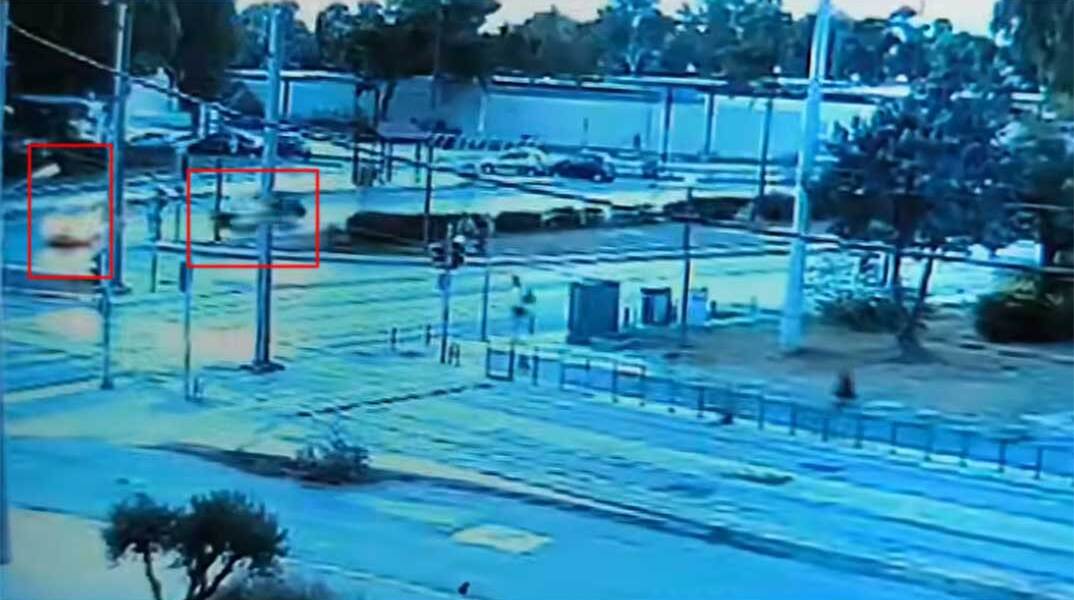 Τροχαίο στη Βούλα με ταξί και μηχανή στη Λεωφόρο Ποσειδώνος