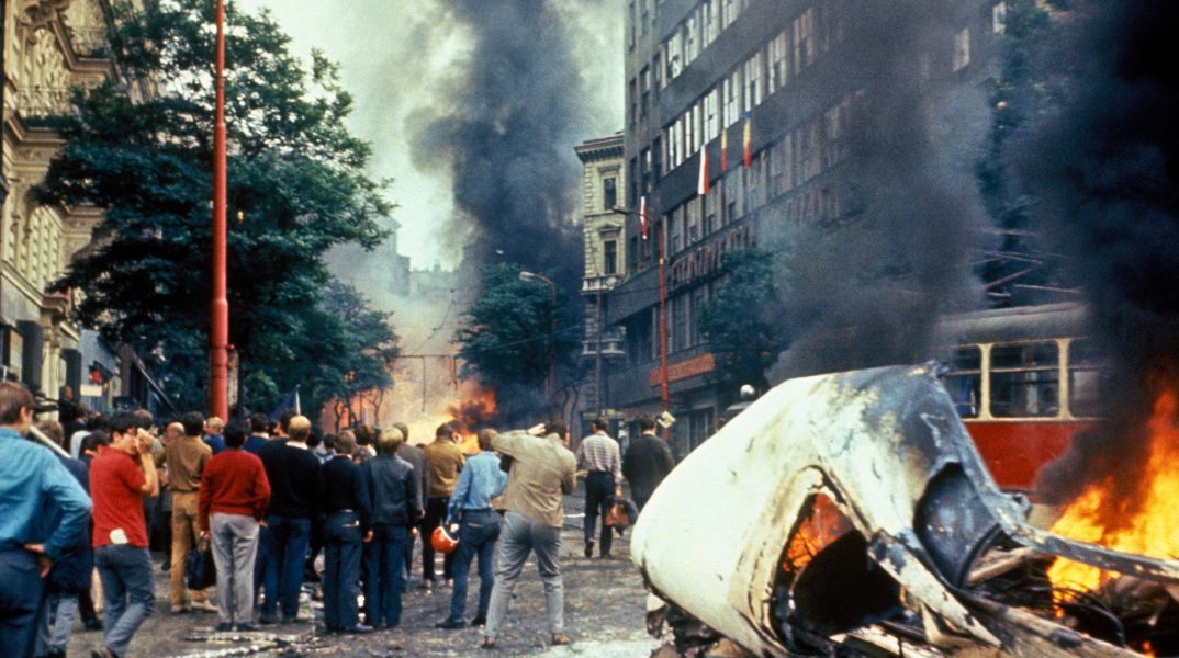 21 Αυγούστου 1968: Aπό τα σοβιετικά τανκς στην Πράγα στον ρωσικό αναθεωρητισμό στην Ουκρανία