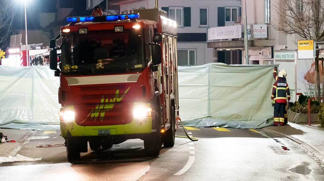 Πυροσβεστικό όχημα στην Ελβετία στον τόπο πυρκαγιάς