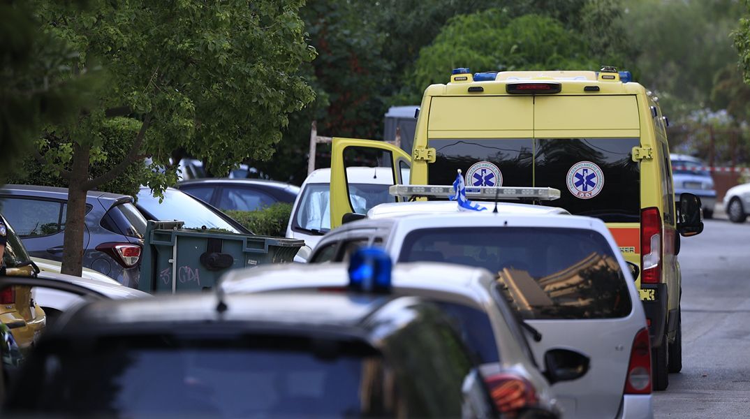 Δύο νεκροί από πυροβολισμούς σε είσοδο πολυκατοικίας στη Νέα Σμύρνη