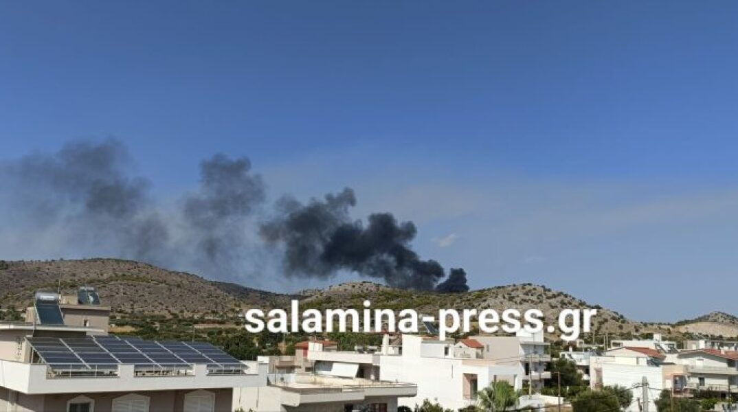 Φωτιά στο Ελληνικό Σαλαμίνας: Εκκενώνονται δύο περιοχές - Μηνυμα 112 στους κατοίκους