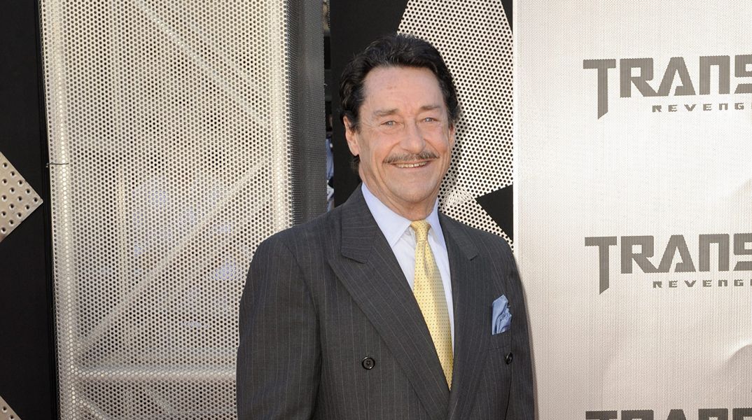  Peter Cullen
