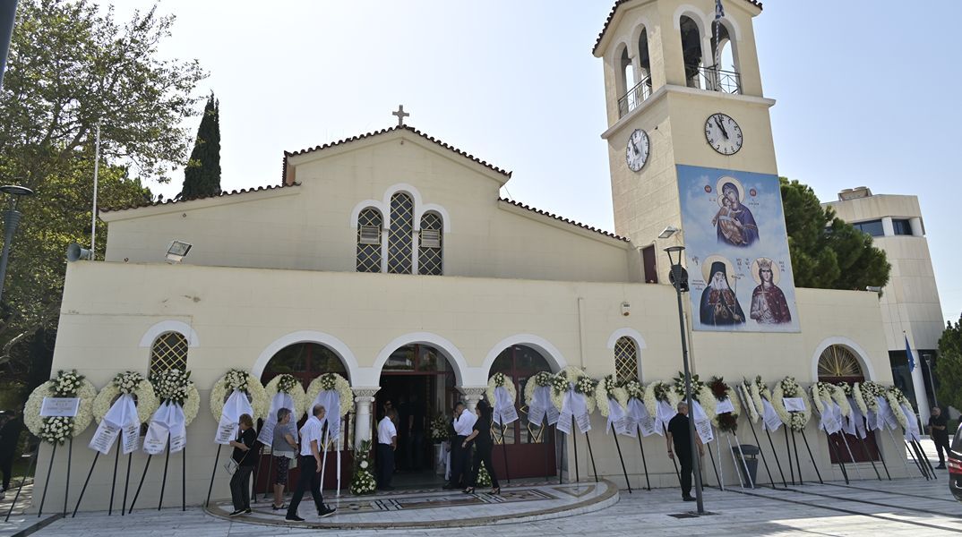 Θλίψη στην κηδεία του Δημήτρη Κόκοτα - Εικόνες από το τελευταίο αντίο