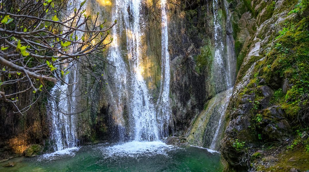 Βέροια/Νεκρή 18χρονη: Έδωσε το κινητό της στον φίλο της για να τη φωτογραφήσει - Δεν πρόλαβε να τη σώσει ο 17χρονος