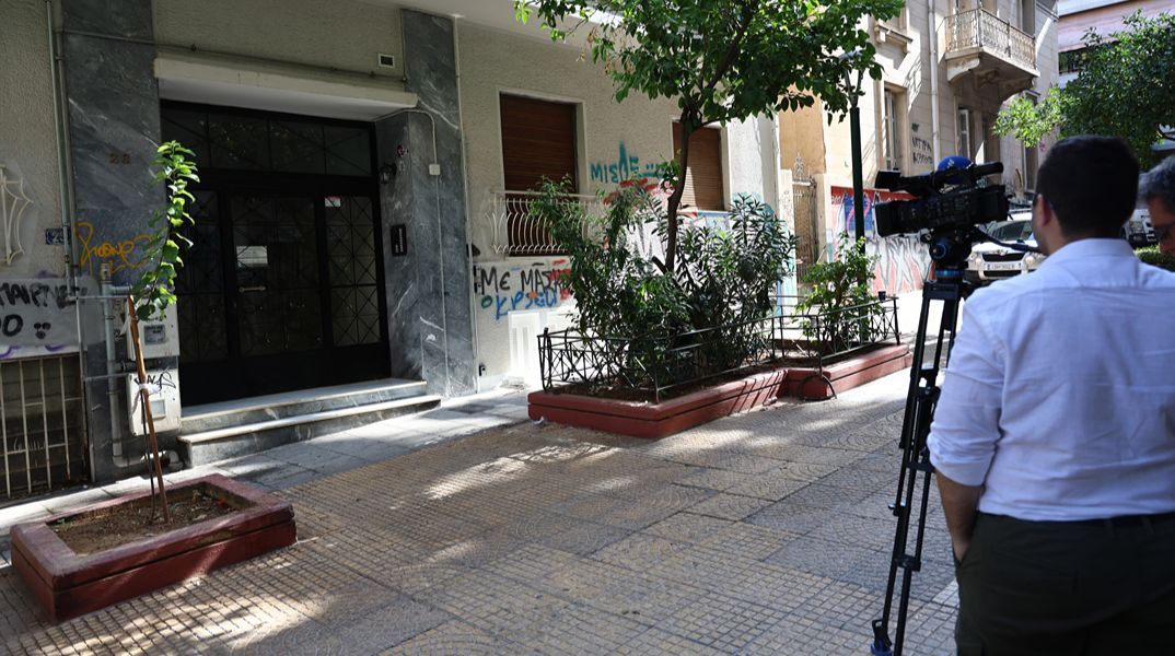 Κυψέλη: Με εξέταση DNA θα ξεκαθαριστούν οι σχέσεις ενηλίκων και ανηλίκων στο διαμέρισμα