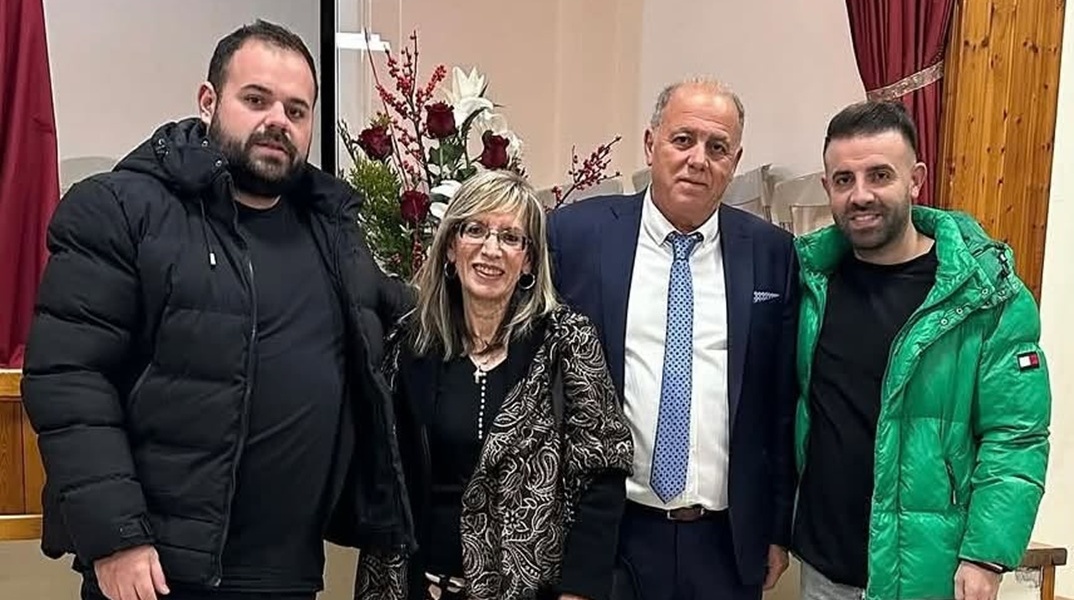 Ο αντιδήμαρχος Πάνος Κοντογιώργος, η σύζυγος και τα δύο παιδιά του