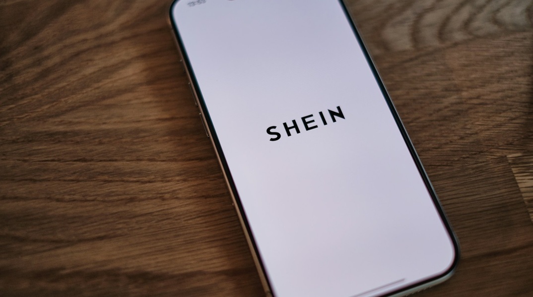 Το λογότυπο της Shein σε οθόνη κινητού