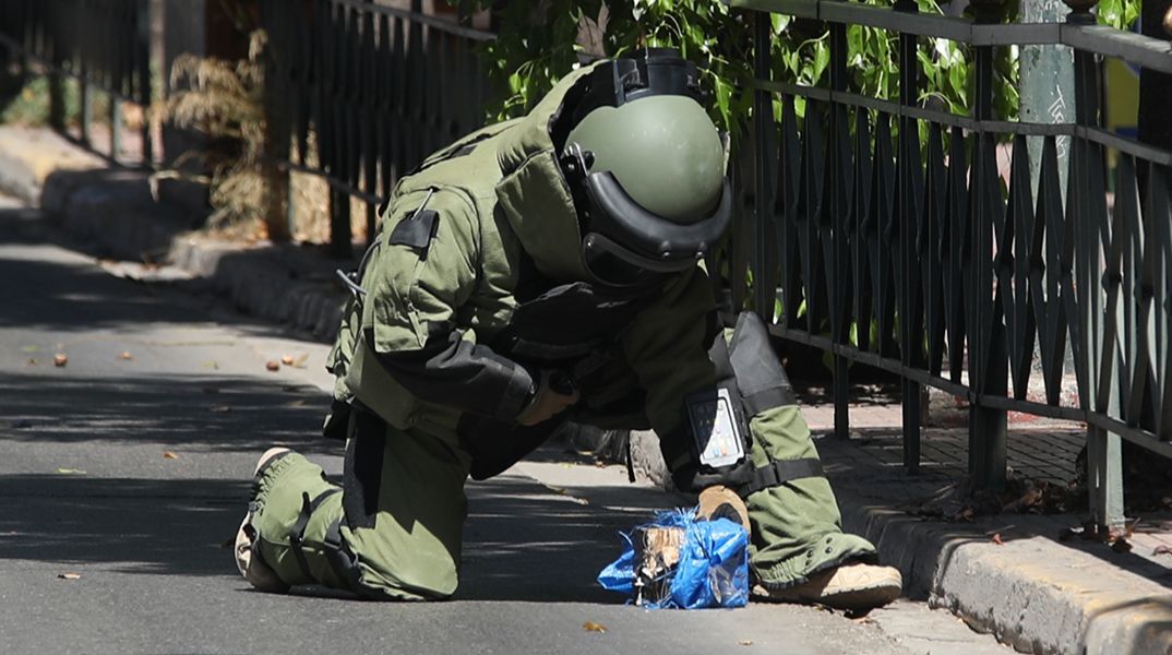 Λήξη συναγερμού στην Φιλελλήνων για το ύποπτο αντικείμενο - Έγινε ελεγχόμενη έκρηξη