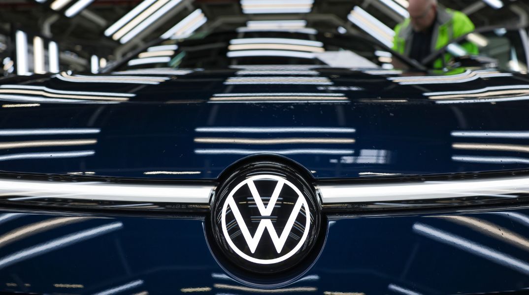 Η Volkswagen ανακοίνωσε περικοπή 100.000 θέσεων εργασίας έως το 2030, τη μεγαλύτερη αναδιάρθρωση στην ιστορία της παγκόσμιας αυτοκινητοβιομηχανίας.