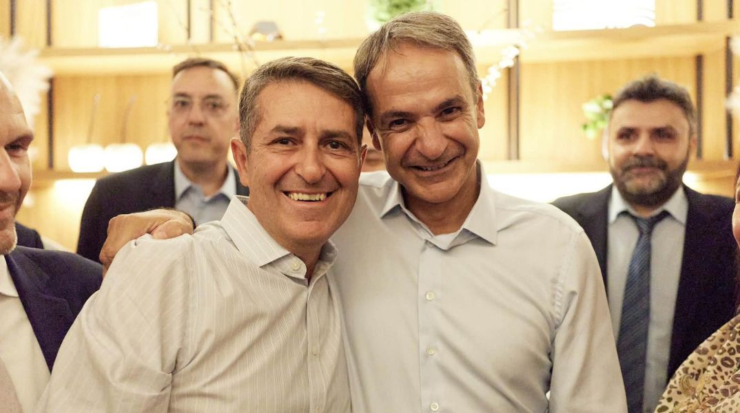 Ο Γιώργος Μυλωνάκης έκανε την πρώτη του πολιτική εμφάνιση μετά την περιπέτεια υγείας - Θα παραστεί στην ομιλία του πρωθυπουργού και επιστρέφει στο Μαξίμου 