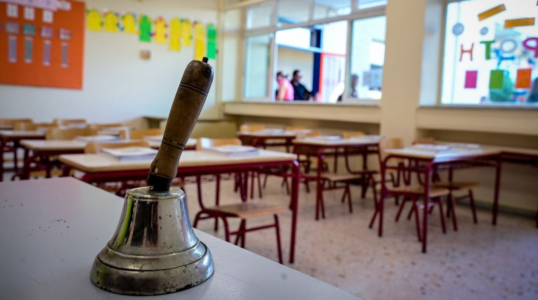 Με χιλιάδες διορισμούς, αναβαθμισμένες υποδομές και την εισαγωγή του Διεθνούς Απολυτηρίου ξεκινά η νέα σχολική χρονιά την Παρασκευή 11 Σεπτεμβρίου.