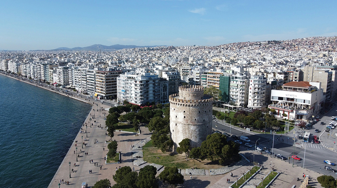 Θεσσαλονίκη, ΔΕΘ, προσκύνημα στον τάφο του Αγίου Παϊσίου και συναυλία Ρέμου: ένας ανατρεπτικός συνδυασμός θρησκευτικού και κοσμικού τουρισμού.