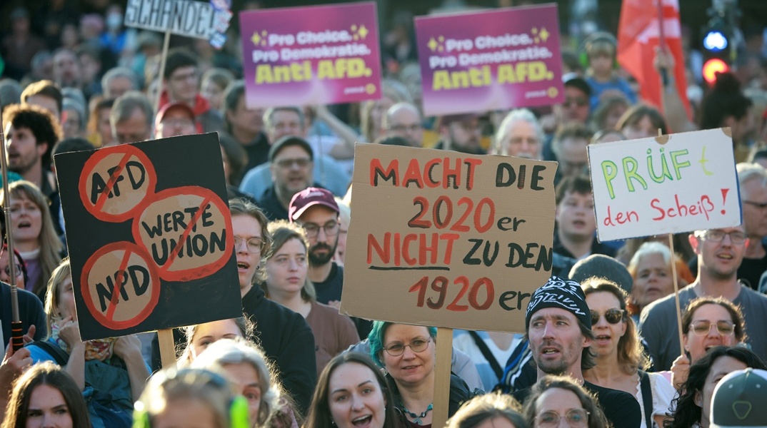 Γερμανία: Χιλιάδες διαδηλωτές κατά του AfD μετά το εκλογικό «σοκ» και ενόψει των νέων αναμετρήσεων