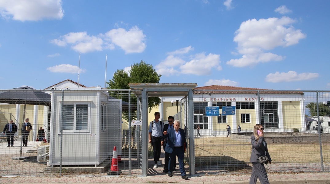 Ο χώρος στη Λάρισα όπου γίνεται η δίκη για τα Τέμπη