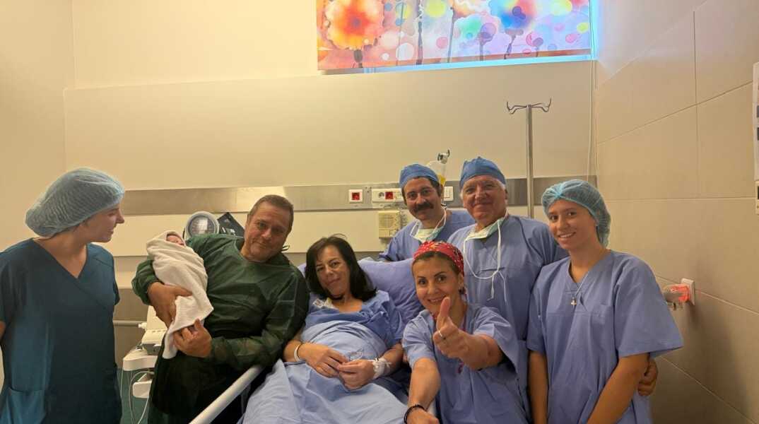 54χρονη γέννησε κοριτσάκι από έμβρυο που είχε κρυοσυντηρηθεί πριν από 22 χρόνια