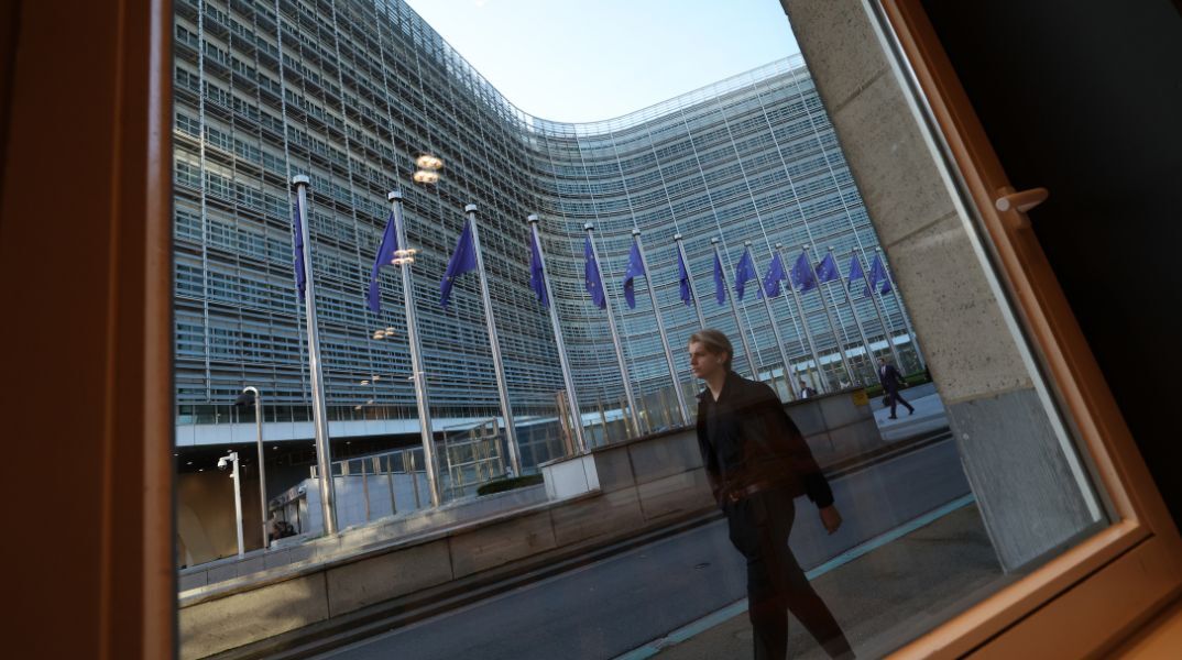 Η Ευρωπαϊκή Επιτροπή παρουσίασε πρόταση για αναθεώρηση των δημοσίων συμβάσεων, ενισχύοντας τα ευρωπαϊκά προϊόντα έναντι των φθηνών προσφορών