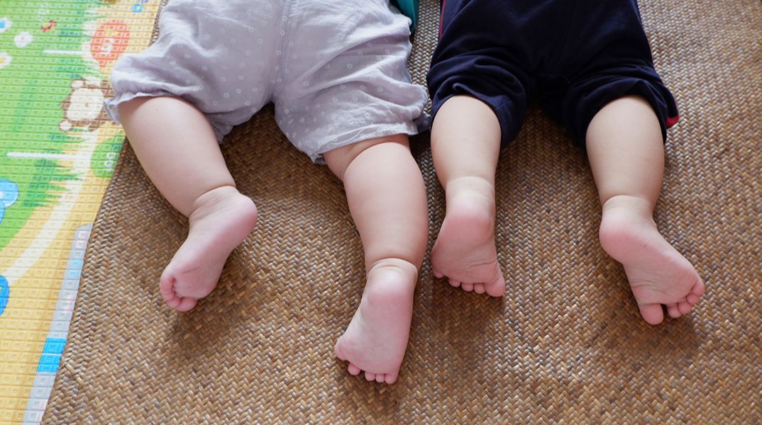 Η Ελλάδα γερνά: Από τις 148.000 στις 67.000 γεννήσεις μέσα σε λίγες δεκαετίες