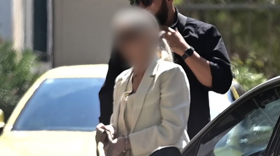 Σοκαριστική καταγγελία για τη γιατρό του Μαζωνάκη: «Μου είπε ότι έχω κίτρινη αύρα και τοξικά δόντια»