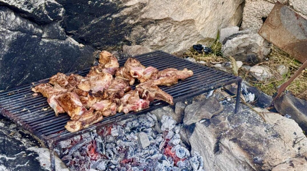 Μαγειρέματα της φωτιάς με Ορεινό Ηπείρου στις κορφές των Τζουμέρκων