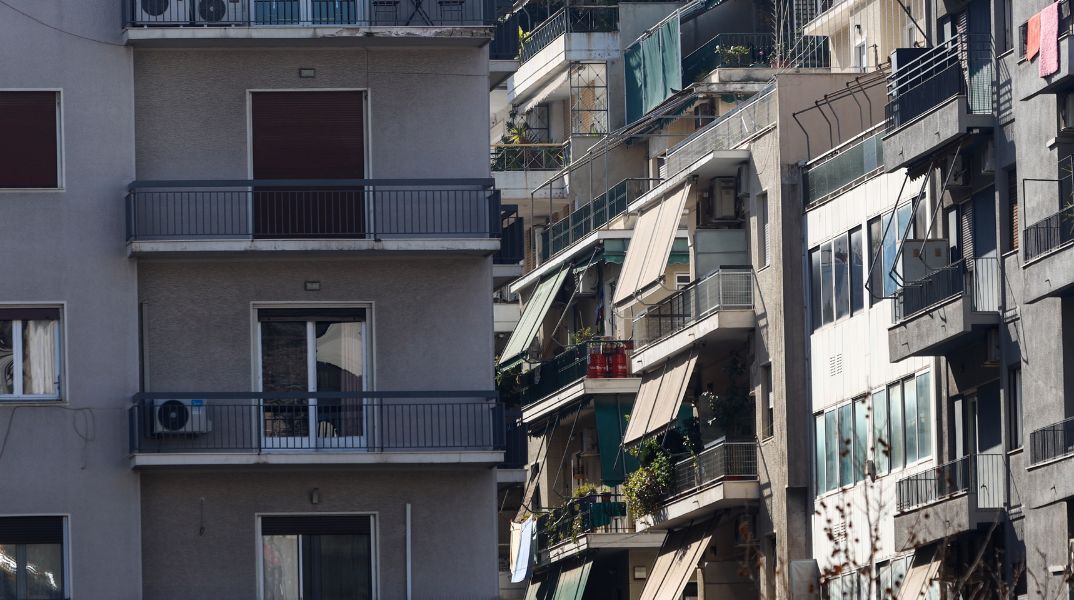 Νέα αύξηση 5,5% κατέγραψαν οι τιμές στα διαμερίσματα το β' τρίμηνο του 2026, σύμφωνα με τα προσωρινά στοιχεία που δημοσίευσε η Τράπεζα της Ελλάδος