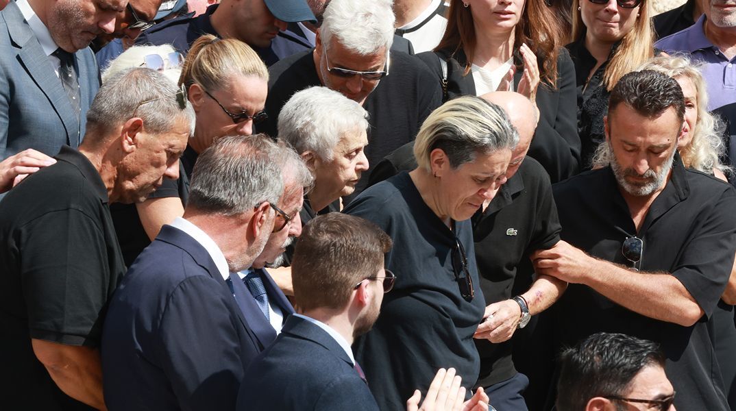 H πρώτη δήλωση της Μαρίας Μαζωνάκη μετά τον θάνατο του αδερφού της - Τι ζητά για το ζευγάρι των γιατρών